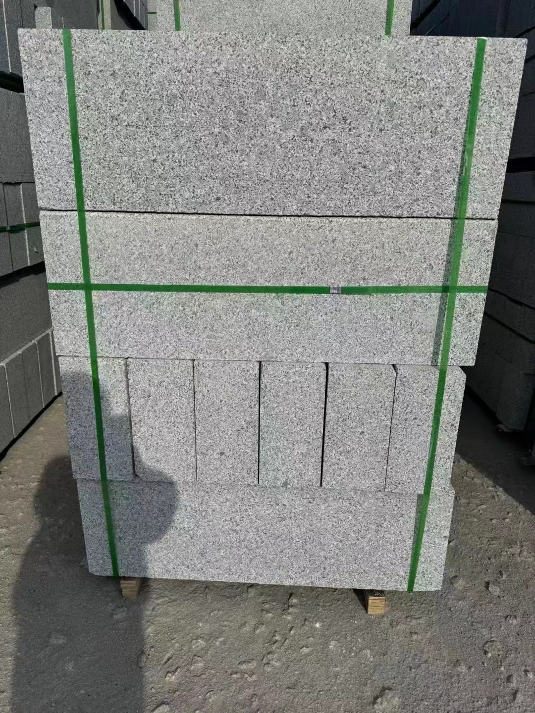 白麻花岗岩回收加工厂区实拍